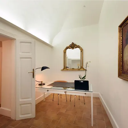 E Design In Centro Storico Apartman *